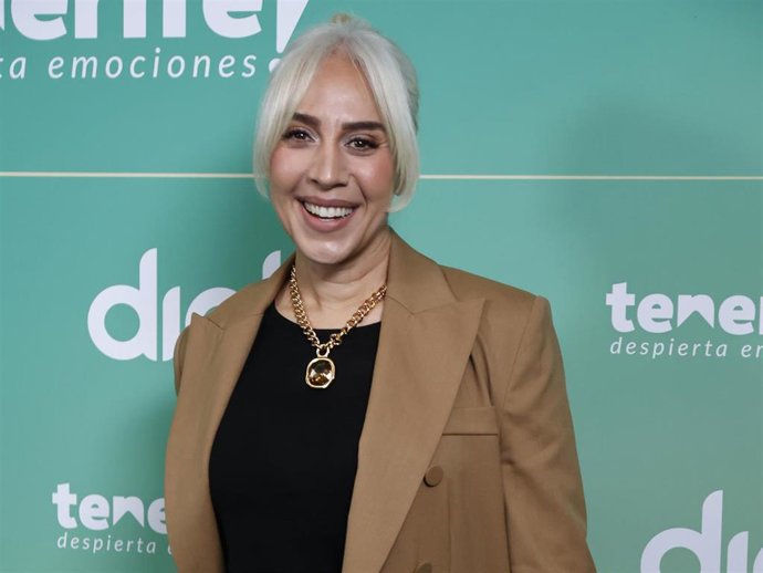 La cantante Mónica Naranjo posa durante la presentación de los Premios Dial Tenerife 2026