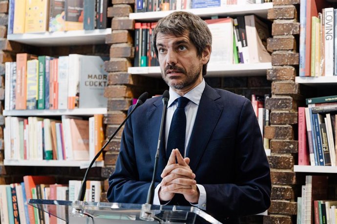 El ministro de Cultura, Ernest Urtasun, durante la presentación del Barómetro de Hábitos de Lectura y Compra de Libros en España 2025, en la librería Rafael Alberti, a 22 de enero de 2026, en Madrid (España).