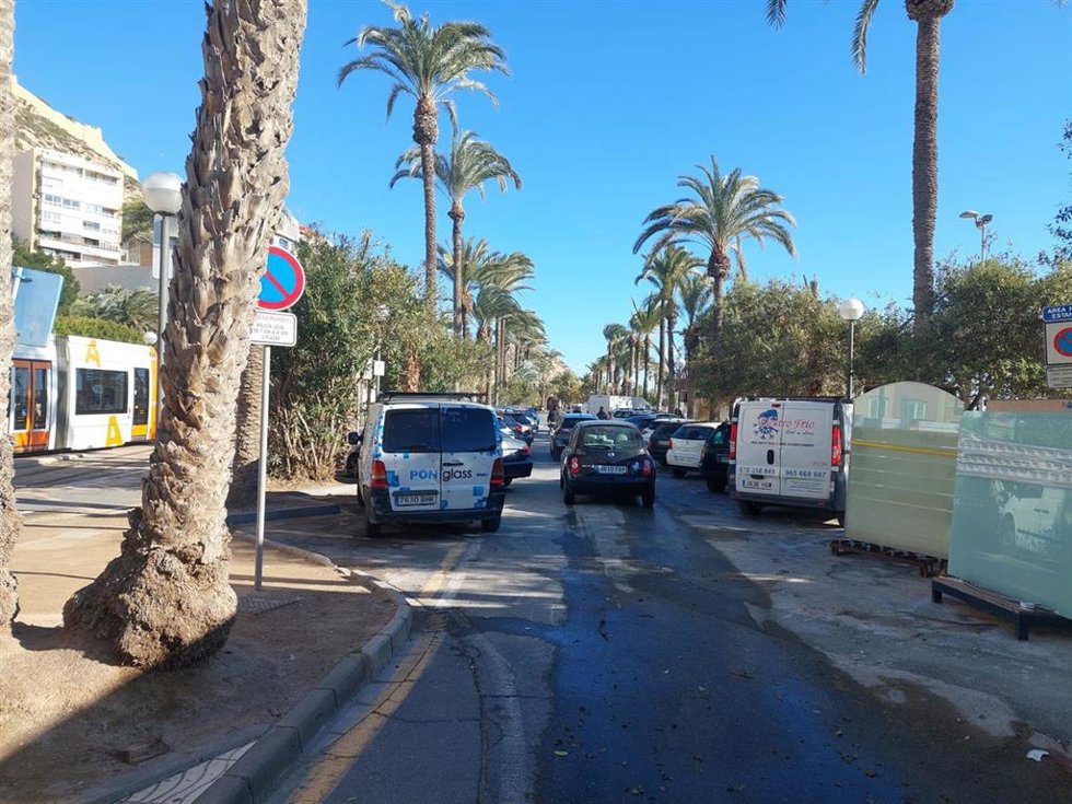 El Ayuntamiento reabre el aparcamiento del paseo de Gómiz en el Postiguet