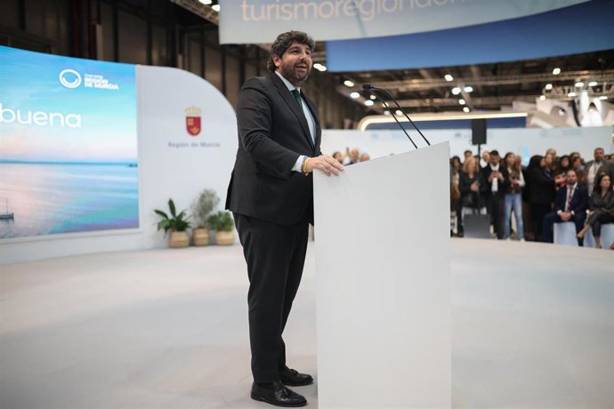 El presidente de la Región de Murcia, Fernando López Miras, interviene durante el acto conmemorativo del Día de la Región de Murcia en FITUR 2026, en IFEMA, a 22 de enero de 2026, en Madrid (España).