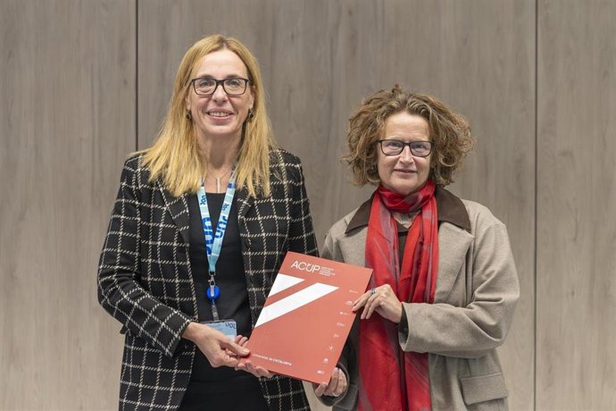 Àngels Fitó (UOC) y Laia de Nadal (UPF) durante el acto