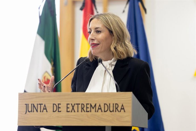La presidenta de la Junta de Extremadura, María Guardiola, durante el Acto Institucional de Extremadura en FITUR 2026, en IFEMA, a 22 de enero de 2026, en Madrid (España). 
