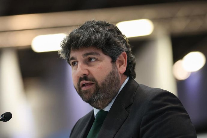 El presidente de la Región de Murcia, Fernando López Miras, interviene durante el acto conmemorativo del Día de la Región de Murcia en FITUR 2026, en IFEMA, a 22 de enero de 2026, en Madrid (España).