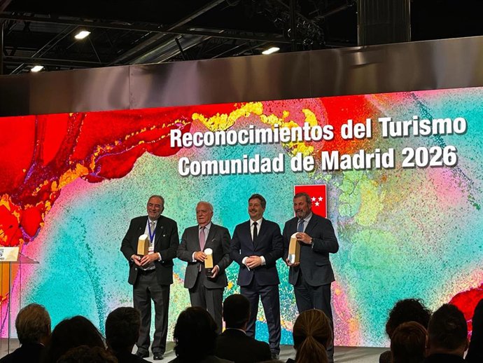 La Comunidad reconoce en sus primeros premios turísticos al presidente de AEHM, a Navacerrada y al oleoturismo