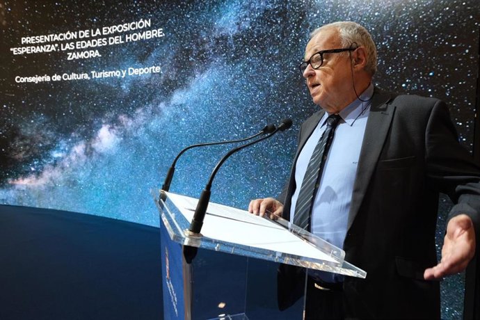 El consejero de Cultura, Turismo y Deporte, Gonzalo Santonja, presenta 'EsperanZa en Fitur.