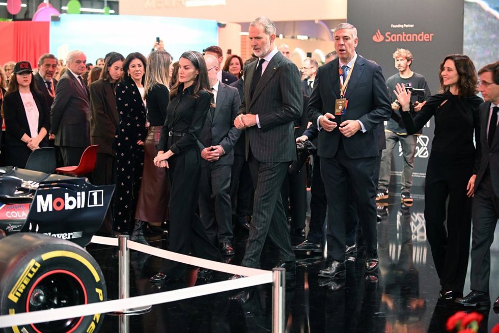 (I-D) La Reina Letizia, el Rey Felipe, el presidente del Comité Ejecutivo de Ifema, José Vicente de los Mozos, la presidenta de la Comunidad de Madrid, Isabel Díaz Ayuso, y el alcalde de Madrid, José Luis Martínez-Almeida, en la inauguración de Fitur.
