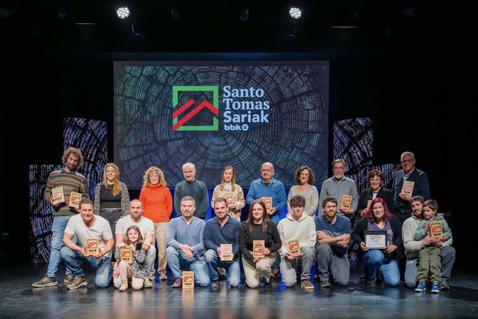 Acto en la Sala BBK que premió la labor de los baserritarras de la 76 edición del Mercado de Santo Tomás