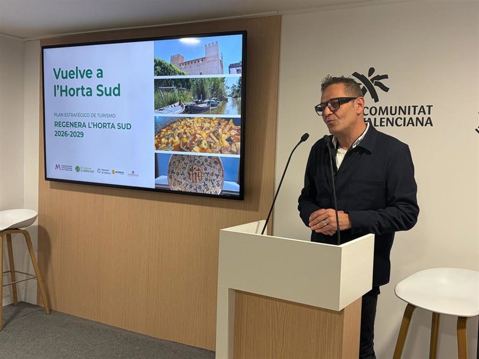 El presidente de la Mancomunitat de l'Horta Sud, José F. Cabanes, presenta la campaña 'Vuelve a l'Horta Sud' en Fitur