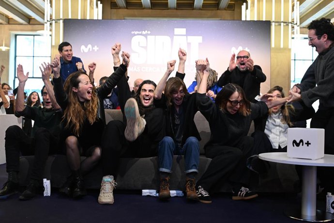 El director de la película 'Sirat', Óliver Laxe, y su equipo celebran sus nominaciones a los premios Oscar Mejor Película Internacional y Mejor Sonido durante la citación con la prensa en Espacio Movistar, a 22 de enero de 2026, en Madrid (España).