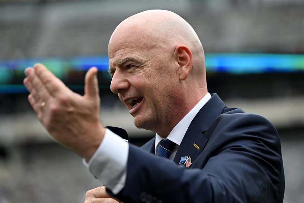 Archivo - El presidente de la FIFA, Gianni Infantino, antes de la final del Mundial de Clubes 2025 entre el Chelsea y el PSG.