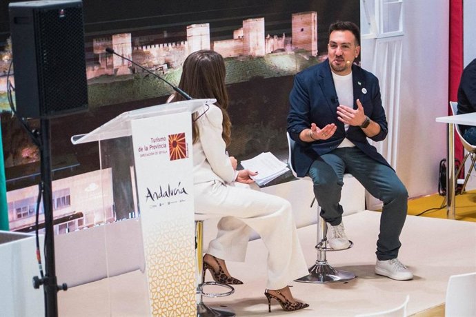 El delegado de turismo del Ayuntamiento de Alcalá de Guadaíra (Sevilla), Christopher Rivas, en Fitur.