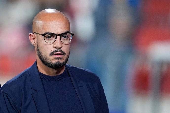 Archivo - Victor Martin, head coach of Atletico de Madrid, looks on during the UEFA Women’s Champions League 2025/26 League Phase MD3, football match played between Atletico de Madrid and Juventus FC at Centro Deportivo Alcala de Henares on November 12, 2