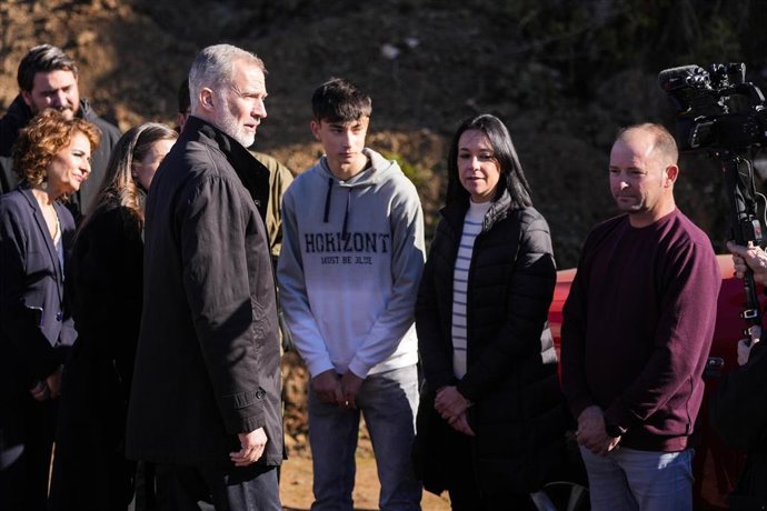 El joven de 16 años, Julio Rodríguez, relata a los Reyes, Felipe VI y Letizia, que fue uno de los primeros en llegar al lugar del accidente de trenes de Adamuz (Córdoba)