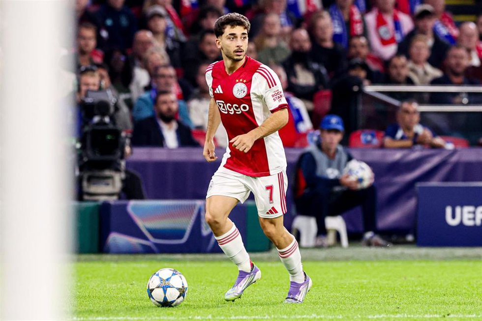 Archivo - El futbolista español Raúl Moro, en su etapa en el AFC Ajax neerlandés. 