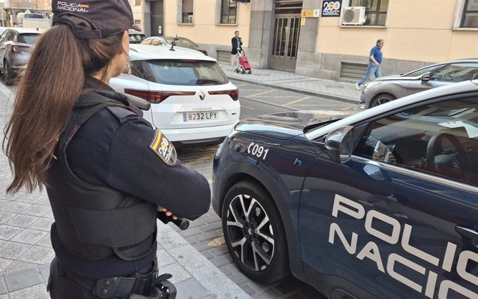 Sucesos.- La policía detiene a una pareja en Valladolid por el hurto de una tarjeta bancaria y realizar compras con ella