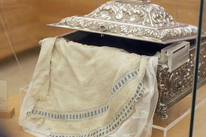 Sagrado mantel de Coria, utilizado en la última cena de Cristo, custodiado en la Catedral de Coria.