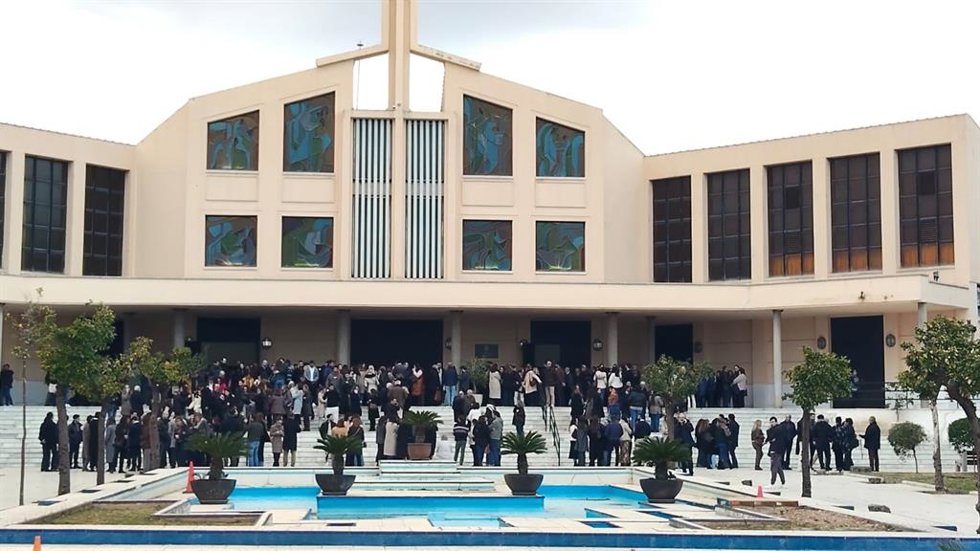 La capilla central de Parcemasa se ha quedado pequeña para acompañar en la misa funeral a la familia del joven malagueño Jesús Saldaña y para expresarle sus condolencias