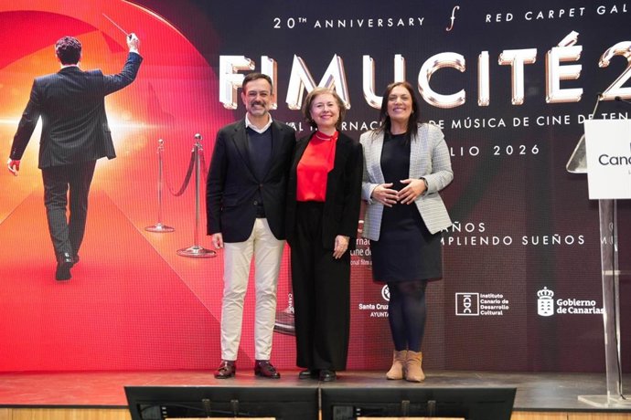 El vicepresidente del Cabildo de Tenerife, Lope Afonso, y la consejera delegada de Turismo de Tenerife, Dimple Melwani (d), en Fitur
