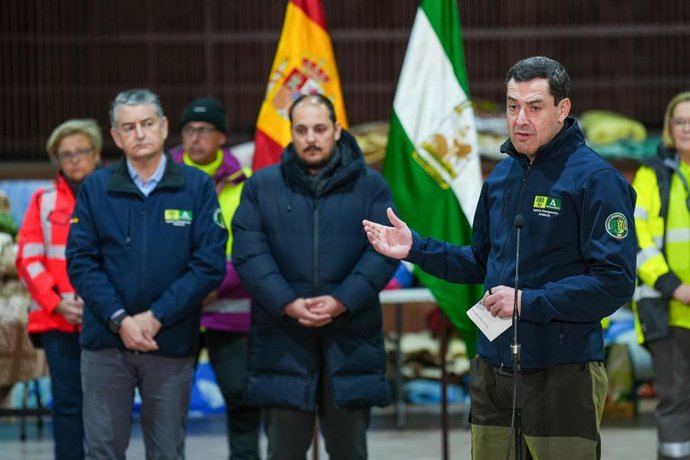 El presidente de la Junta de Andalucía, Juanma Moreno comparece ante los medios de comunicación. A 22 de enero de 2026 en Adamuz, Córdoba (Andalucía, España). Juanma Moreno comparece tras el rescate de los dos últimos cuerpos del accidente ferroviario de 
