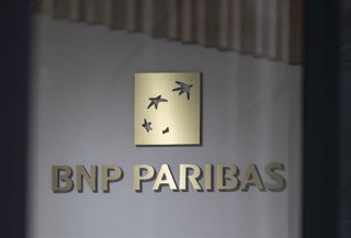 Archivo - Logo de BNP Paribas en unas oficinas en Fráncfort (Alemania).