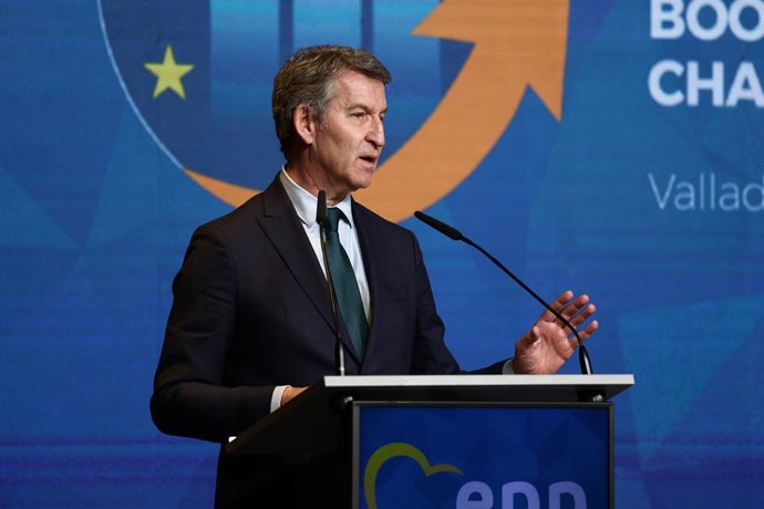 O presidente do Partido Popular, Alberto Núñez Feijóo, participa no encontro do Grupo de Trabalho do PPE: Impulso da Competitividade Europeia, desafios e oportunidades, a 16 de janeiro de 2026, em Valladolid, Castela e Leão (Espanha). Este evento ti
