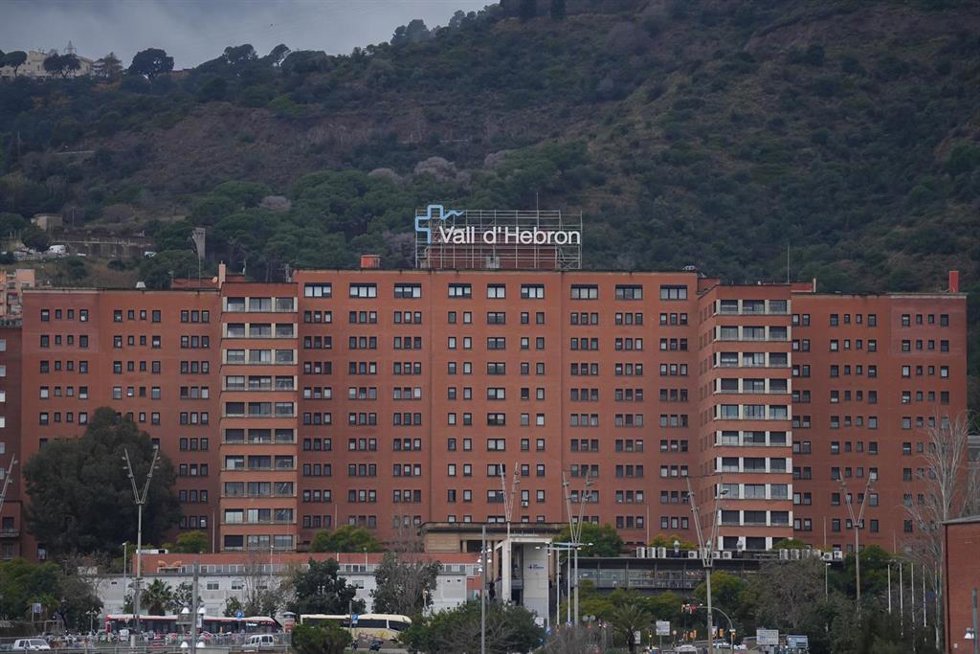 Fachada del Hospital Vall dHebron, a 19 de enero de 2026, en Barcelona, Catalunya (España). 