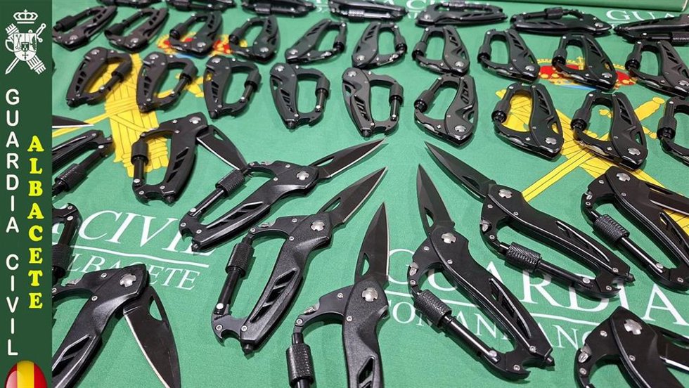 La Guardia Civil de Albacete interviene cincuenta armas blancas prohibidas