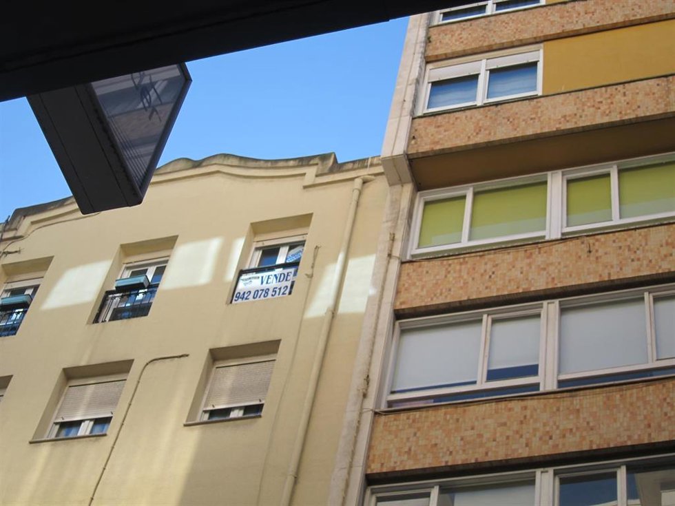 Archivo - Piso en venta en Santander