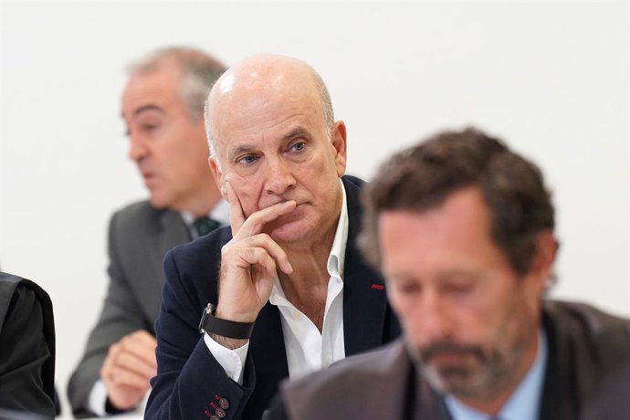 Archivo - El exdirector de Seguridad en la circulación de Adif, Andrés Cortabitarte, durante el juicio por el accidente del Alvia, en la Cidade de la Cultura de Santiago de Compostela, a 6 de octubre de 2022, en Santiago de Compostela, A Coruña (España). 