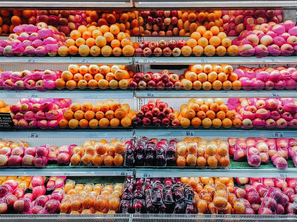 Archivo - Comida en un supermercado.