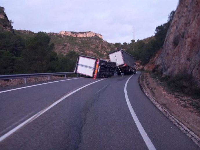 El camió bolcat a la C-43