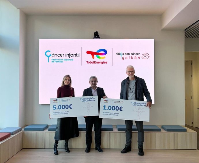 Verónica Ortiz, Presidenta De La Federación Española De Familias De Cáncer Infantil; José Ignacio Sanz, CEO De Totalenergies Electricidad Y Gas De España; Y Lennart Koch, Presidente De La Asociación Galbán Contra El Cáncer Infantil.