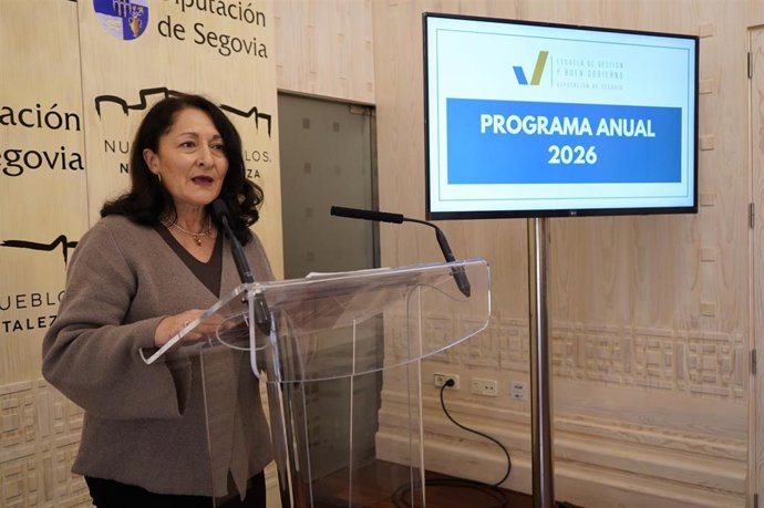 La diputada responsable del Servicio de Asistencia a Municipios, Pilar Martín, presenta la iniciativa y recalca las temáticas de actualidad que componen el programa para este año