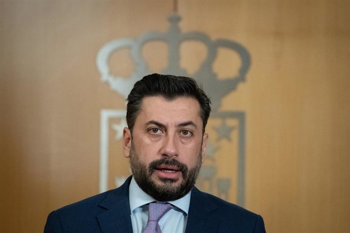 Archivo - El portavoz del PP en la Asamblea, Carlos Díaz-Pache, durante el pleno de la Asamblea de Madrid, a 4 de diciembre de 2025, en Madrid (España). Los Presupuestos de la Comunidad de Madrid para 2026 llegan hoy al Pleno de la Asamblea con el debate 