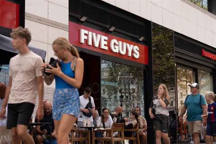 Archivo - Un restaurante de la franquicia Five Guys en Barcelona 