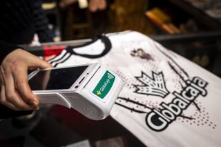 Globalcaja sortea entre quienes hagan compras con sus tarjetas una entrada doble para el Albacete-FC Barcelona