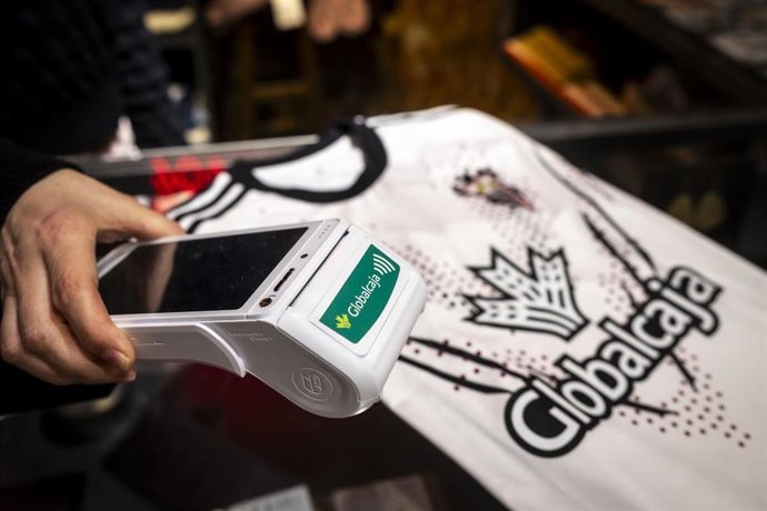 Globalcaja sortea entre quienes hagan compras con sus tarjetas una entrada doble para el Albacete-FC Barcelona