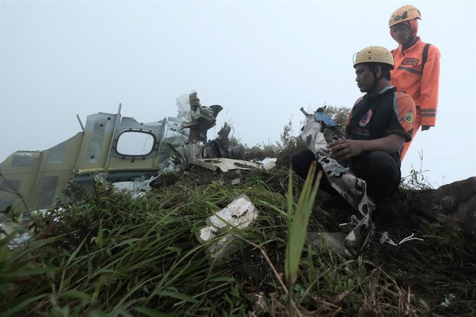 Imagen de archivo de los equipos de rescate durante las operaciones de búsqueda del avión siniestrado en Indonesia. 