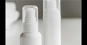 Ni abrirlo ni romperlo: el truco con el móvil para saber cuánta crema queda en los envases opacos