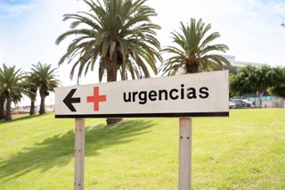 Archivo - Entrada a Urgencias del Hospital Doctor Negrín (Gran Canaria)