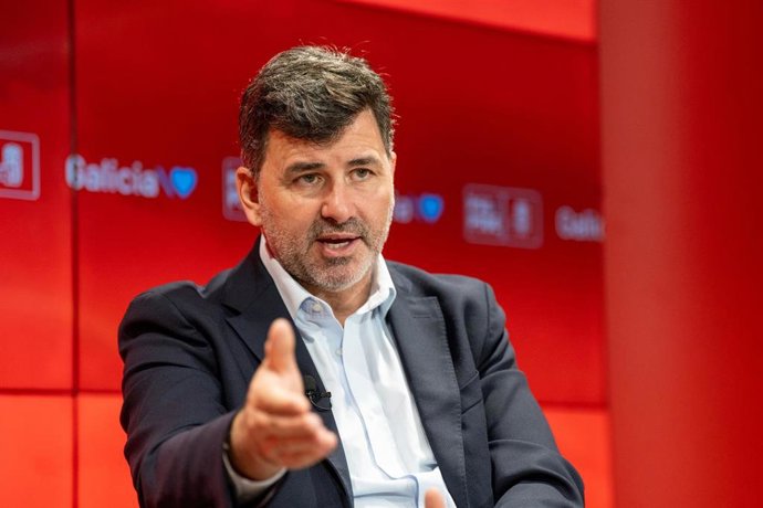 Archivo - El eurodiputado del PSOE, Nicolás González Casares, durante una entrevista para Europa Press, a 22 de mayo de 2024, en Santiago de Compostela, A Coruña, Galicia.