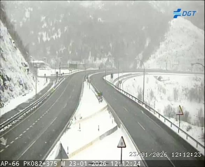 Imagen de una de las cámaras de la DGT en la Autopista del Huerna.