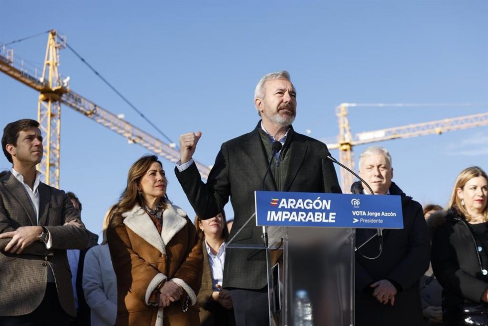 El candidato del PP a la Presidencia de Aragón, Jorge Azcón, este viernes en Zaragoza en el inicio de la campaña electoral.