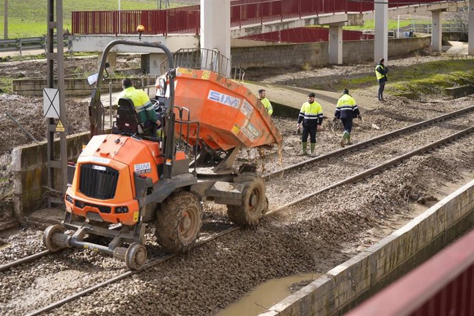 Interrumpida la circulación de trenes entre Montoro y Villa del Río (Córdoba) por agua en la infraestructura