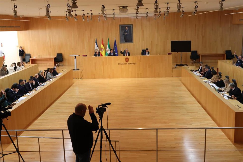 Archivo - Imagen de archivo de una sesión plenaria en la Diputación de Málaga
