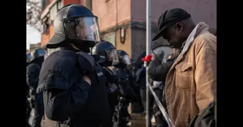 Fiscalía investiga a Albiol por el desalojo de 400 sin techo del instituto B9 de Badalona en diciembre