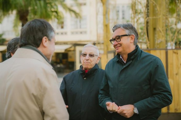 El portavoz de Vox en Andalucía, Manuel Gavira, durante una convocatoria en Cádiz.