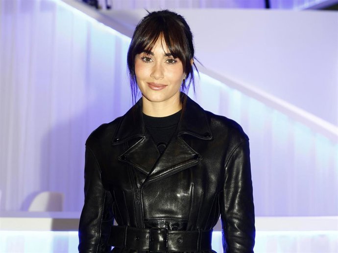 La cantante Aitana durante la presentación en FITUR del avión de Air Europa al que dará nombre