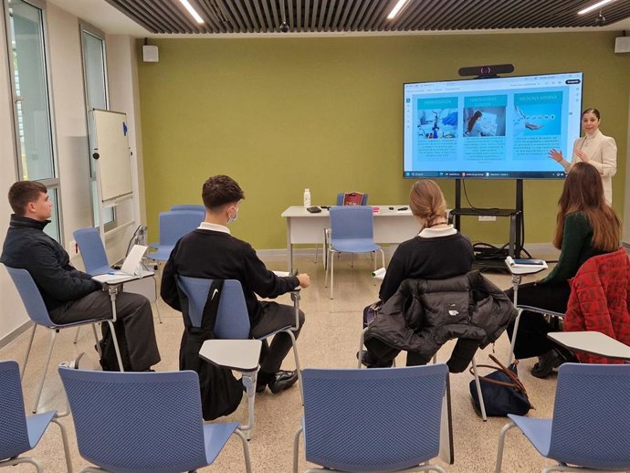 El Hospital Costa del Sol participa en ScienceIES, una iniciativa educativa de investigación clínica.