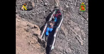 Detenidos tres varones por introducir 877 kilos de hachís en Fuerteventura utilizando una narcolancha